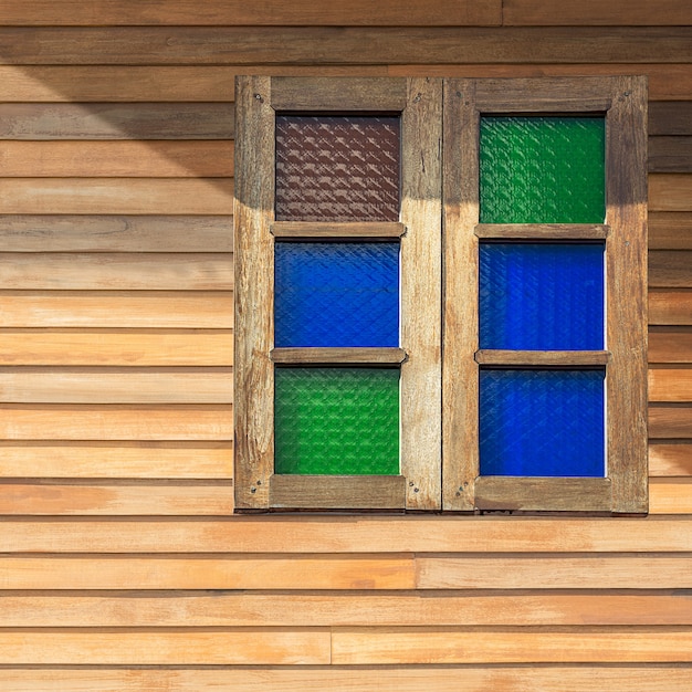 Foto janela de madeira clássica tradicional