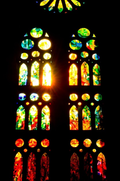 Foto janela de vidro colorido na igreja