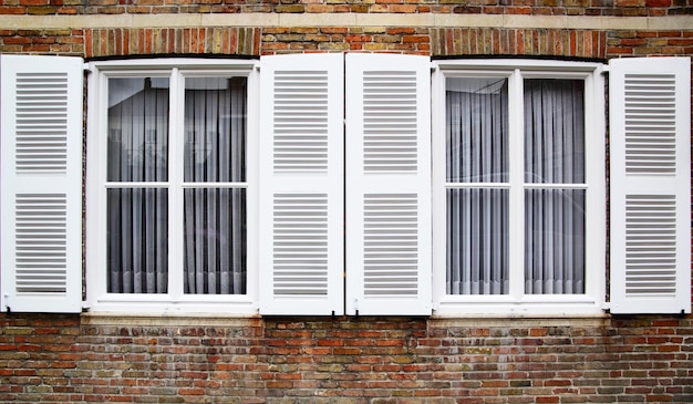 Foto janelas com venezianas brancas, alemanha