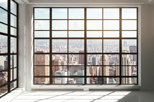 Janelas de piso-teto com vista para a cidade