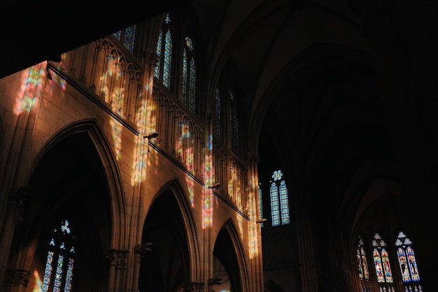 Janelas de vidro colorido dentro da catedral Buen Pastor em San SebastiÃƒÂƒÃ‚Â¡n