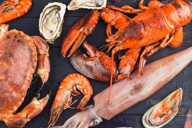 Jantar de frutos do mar, jantar de frutos do mar com lagosta fresca, caranguejo, mexilhão e ostra como pano de fundo