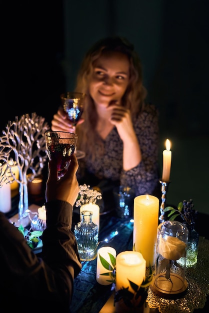 Jantar romântico à luz de velas para dois no restaurante