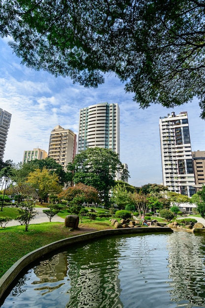 Japan Square mit Gebäuden im Hintergrund im Bundesstaat Curitiba Parana Brasilien