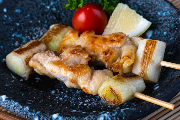 Japaner grillte Huhn mit Salz.