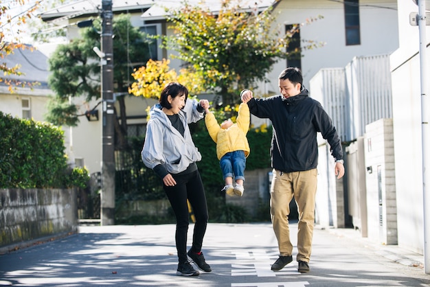 Japanische Familie in Tokio