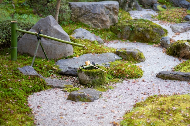 Japanische Gartendekoration Betont die Ruhe und Pflege