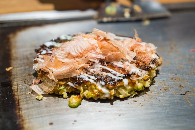 Japanische traditionelle Pizza Okonomiyaki