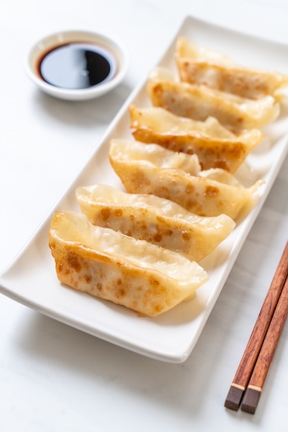 Japanischer Gyoza oder Mehlkloßsnack