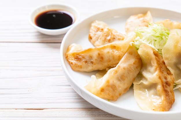 Japanischer Gyoza oder Mehlkloßsnack