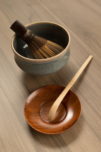 Japanischer Teetasse mit Holzplatte