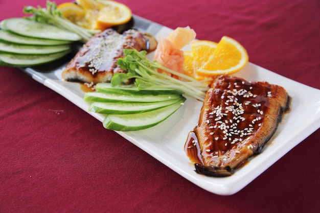 Japanisches Essen Reis mit Aal (Unagi) Aal Sushi