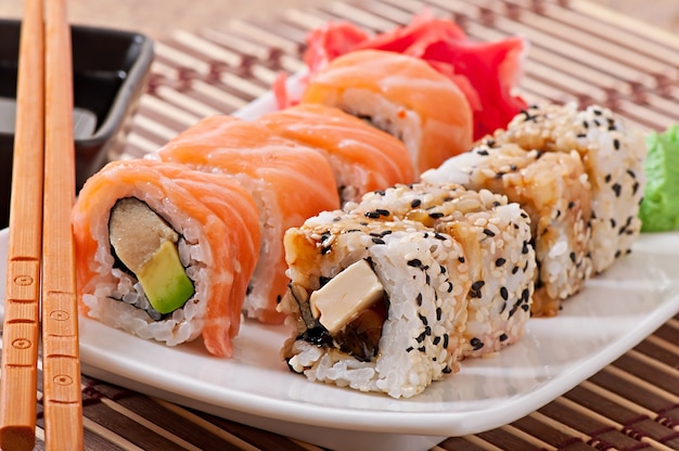 Japanisches Essen - Sushi und Sashimi