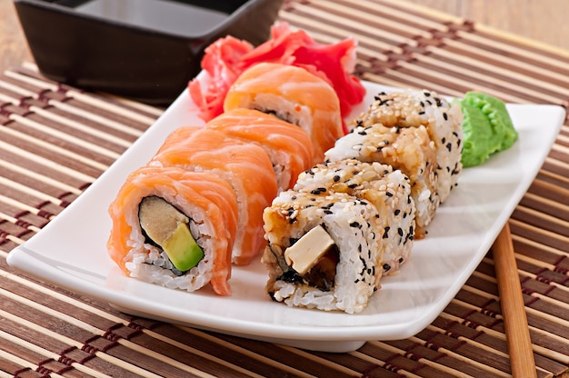 Japanisches Essen - Sushi und Sashimi