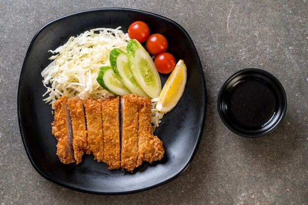 Japanisches frittiertes Schweinekotelett (Tonkatsu-Set)