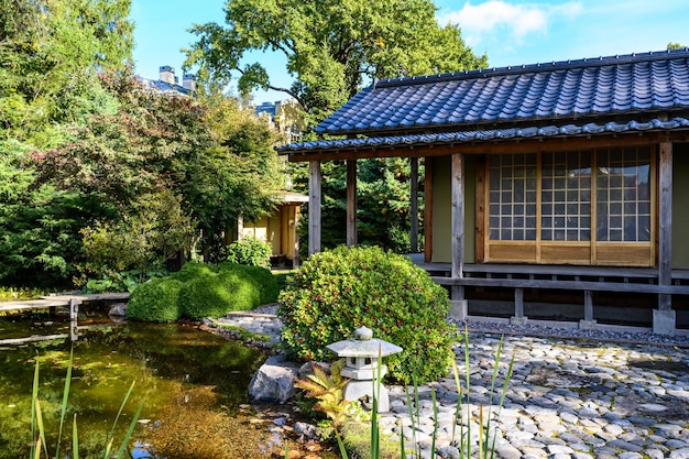 Japanisches Haus Japanischer Garten Botanischer Park im Frühherbst Sonniger Herbsttag