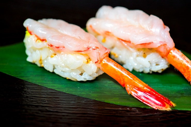 Foto japanisches lebensmittel ebi-sushi gesund