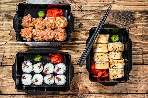 Japanisches Restaurant Essen zum Mitnehmen, Lieferbox einstellen.