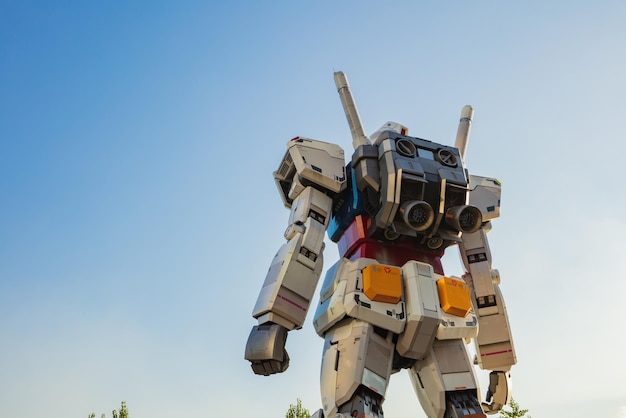 JAPÓN - 20 de octubre de 2016: Traje móvil Gundam RG 1/1 RX-78-2 Ver. GFT En la entrada principal de Diver City Tokyo Plaza