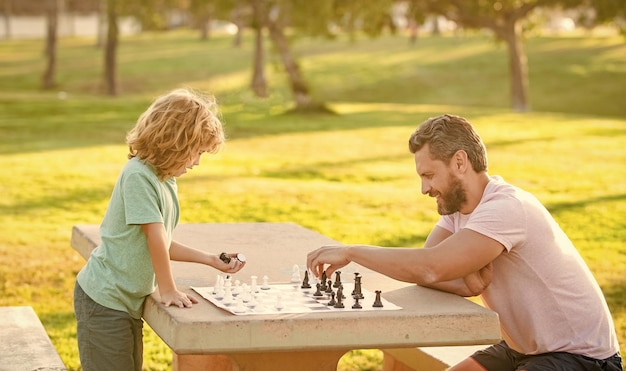 Jaque mate pasando tiempo juntos tutoría estratégica y táctica papá e hijo