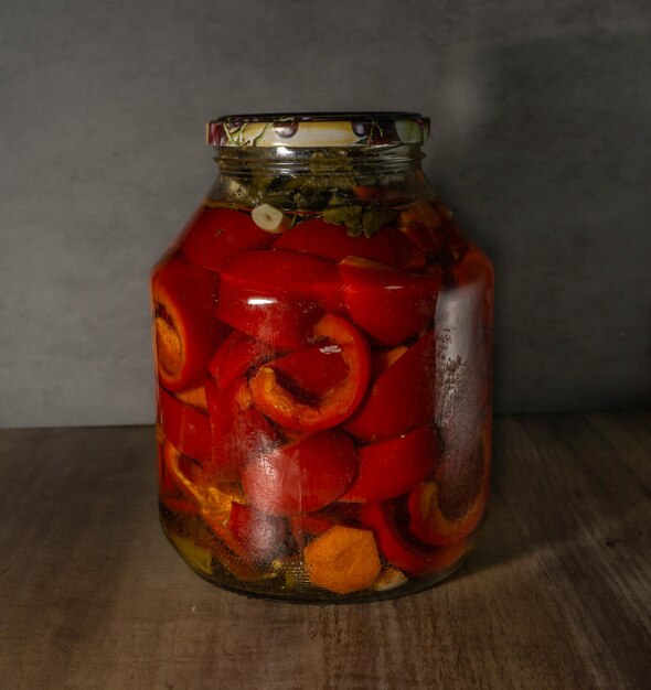 Foto jar of pickled peppers for the winter