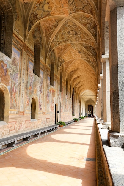 Jardim do Claustro do Mosteiro de Santa Chiara em Nápoles Itália