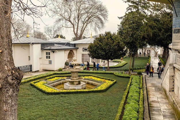 Jardim do palácio de Topkapi e detalhes de construção Istambul Turquia