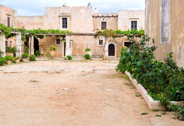 Jardim interno do mosteiro de Arkadi