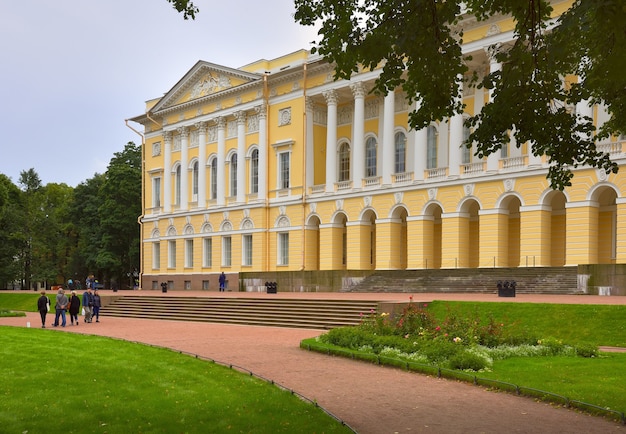 Jardim Mikhailovsky Fachada do Museu Russo de arquitetura clássica do século XIX
