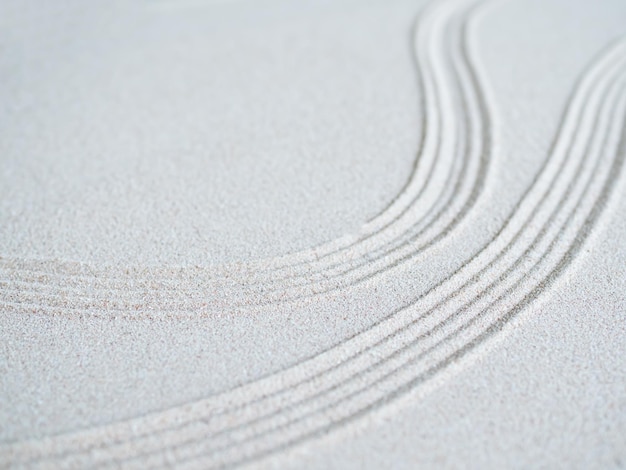 Jardim Zen japonês com seixo branco e linha de textura na areia BackgroundTop View Rock on Sand Symbols Meditation Still Religion JanpanNature Balance Circle Rock for Spa and Calm Buddhism Concept