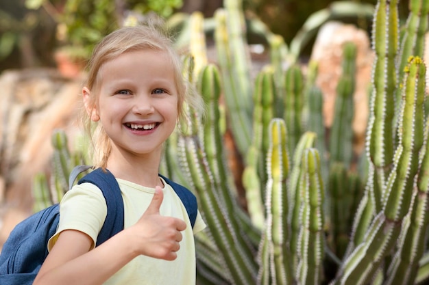 Jardín de Cactus para Niños Excursión Niño Niña en Jardín Botánico de Cactus Educación con L