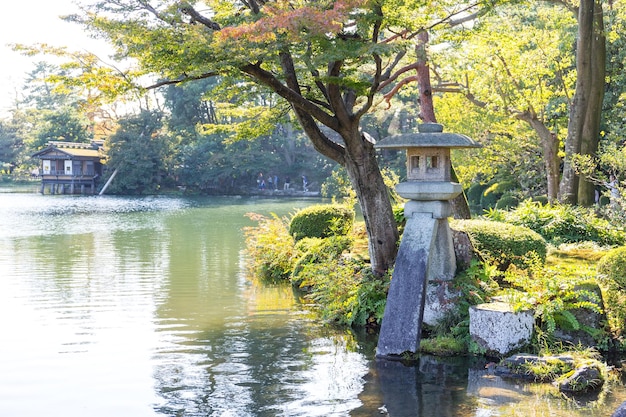 Foto jardín japonés en la ciudad de kanazawa