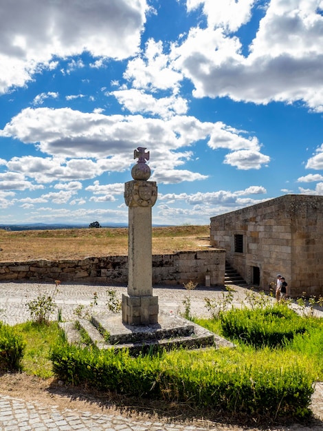 Jardín público y monumento en la ciudad histórica de Almeida Portugal