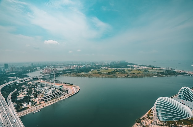 Jardín de Singapur por la vista aérea de la bahía