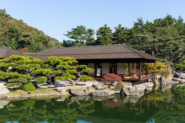 Foto jardín tradicional japonés ritsurin