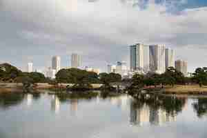 Foto jardines hamarikyu parque público en la ciudad de tokio japón