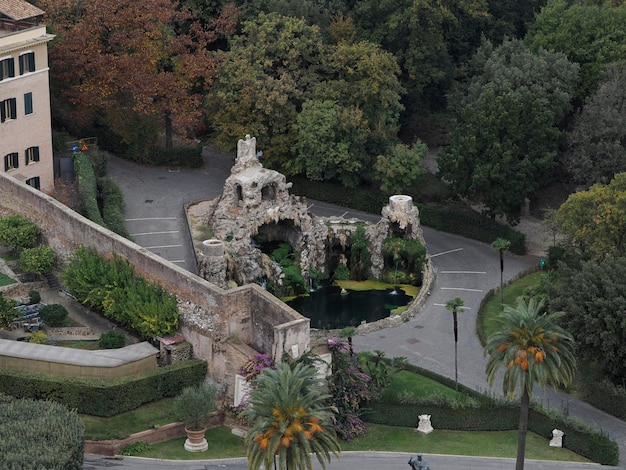 jardines del vaticano basílica de san pedro roma vista desde la azotea detalle