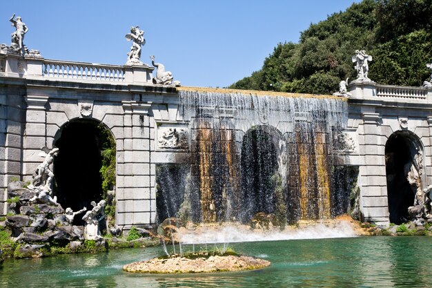 Jardins italianos famosos de Reggia di Caserta, Itália.