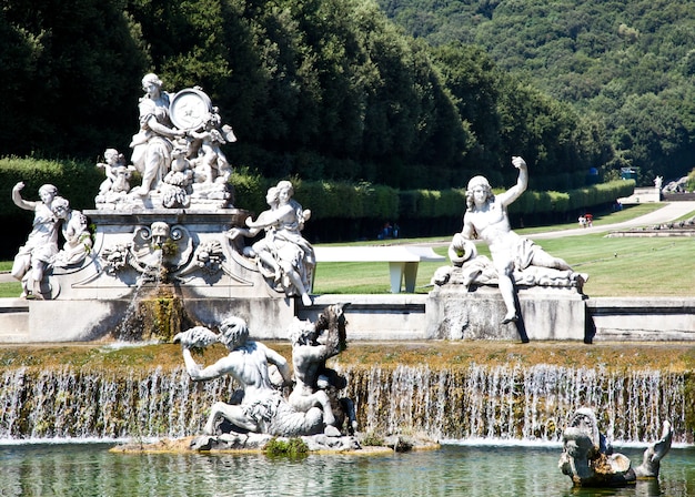 Jardins italianos famosos de Reggia di Caserta, Itália.