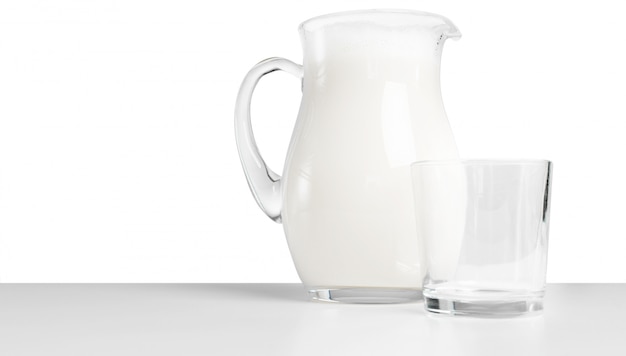 Foto jarro com um pouco de leite