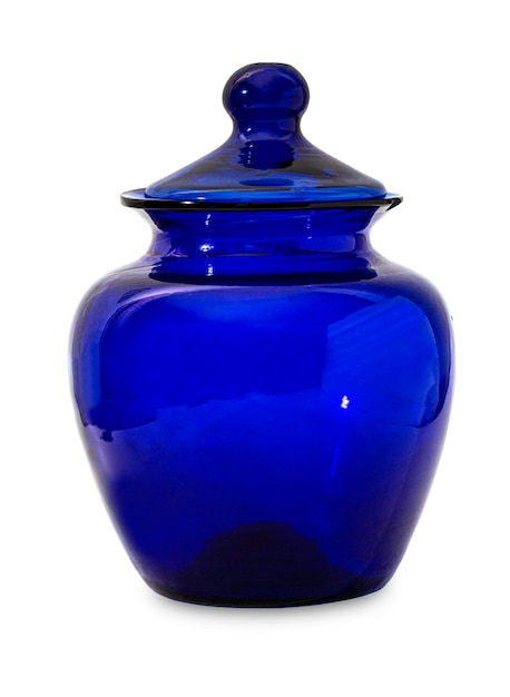 Jarrón de vidrio azul aislado sobre fondo blanco con trazado de recorte