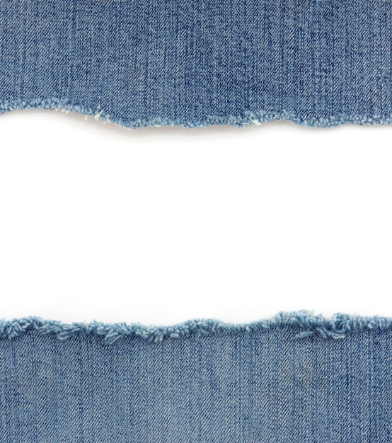 Jeans azul isolado no branco