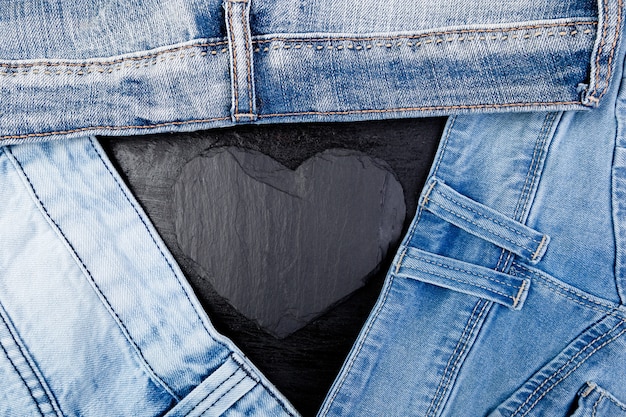 Jeans con corazón de pizarra