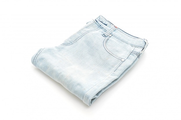 Jeans dobrado no fundo branco