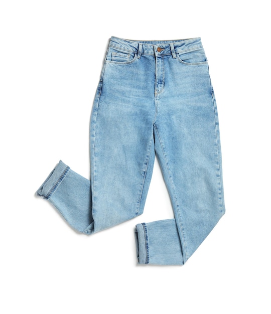 Jeans femininos modernos isolados em top branco