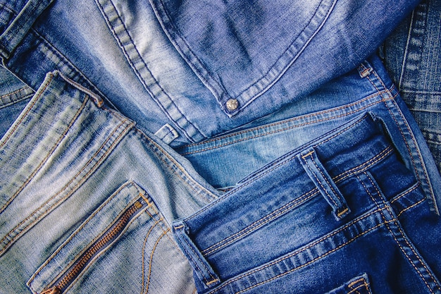 Jeans. Roupas elegantes. Foco seletivo. Hora das compras.