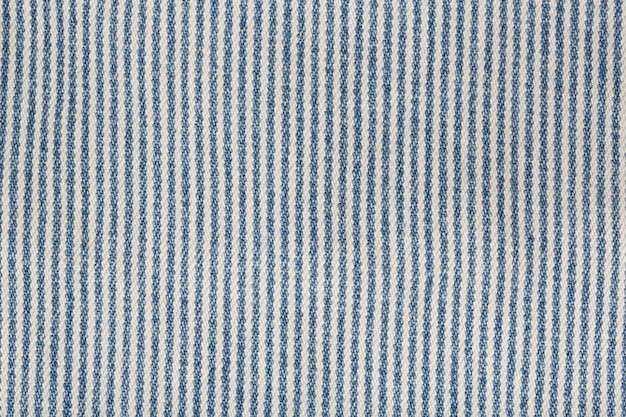 Jeansstoff mit Längsstreifen. Hintergrund. Blau und weiß