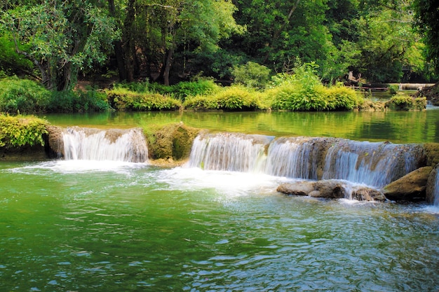 Jed-Sao-Noi (Kleines Sieben-Mädchen) Wasserfall - THAILAND