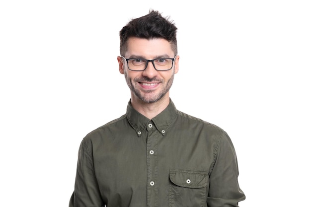 Jefe alegre en gafas jefe adulto hombre con camisa retrato de jefe hombre aislado en blanco