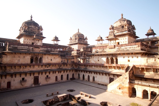 Jehangir Mahal (Orchha Fort), vista a través de la ventana, Orchha, India